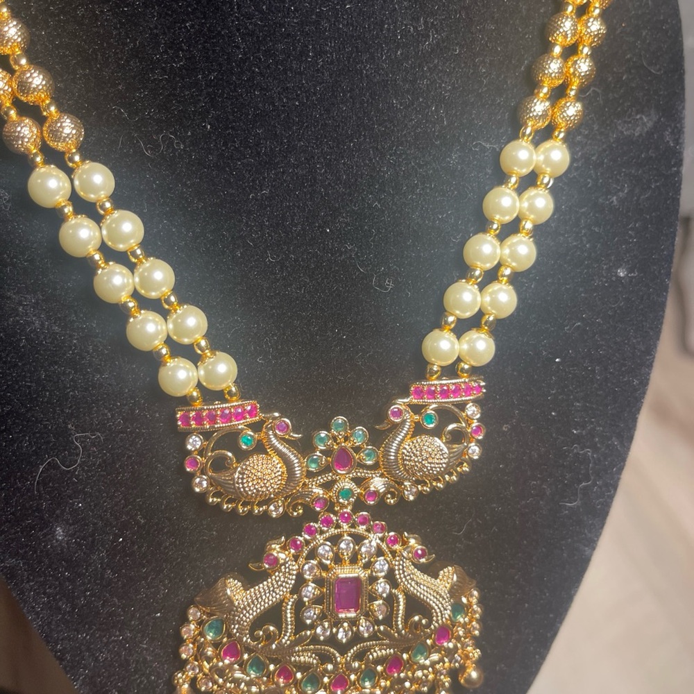 Gold and Cream Beaded Necklace with Intricate Pendant